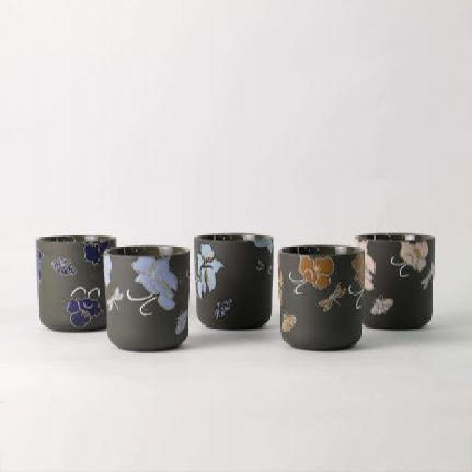 ¿Por qué este exclusivo candelabro floral pintado a mano se ha convertido en un nuevo favorito de Instagram?