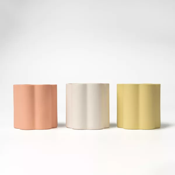 Portavelas de cerámica con borde floral artístico