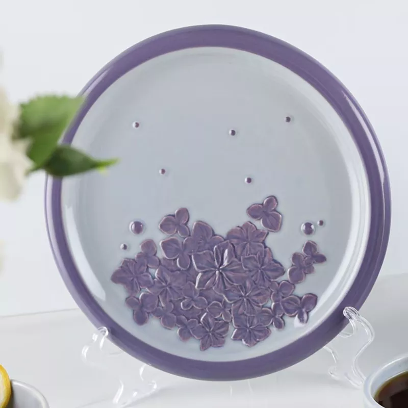 Plato de cerámica pintada a mano