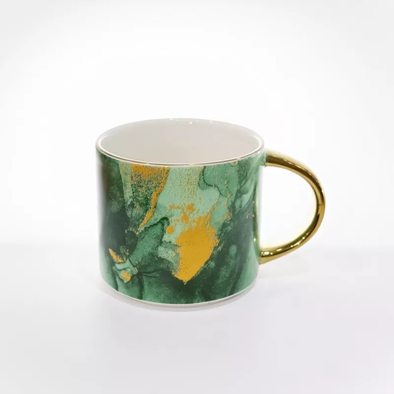 Taza de cerámica con diseño de mármol elegante