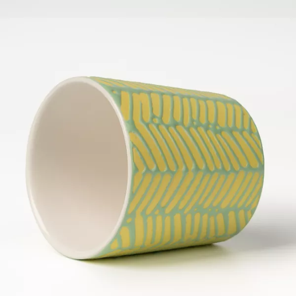 Portavelas de cerámica con relieve geométrico