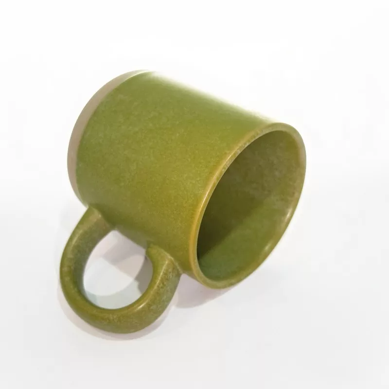 Taza verde de viaje de cerámica moderna y sencilla