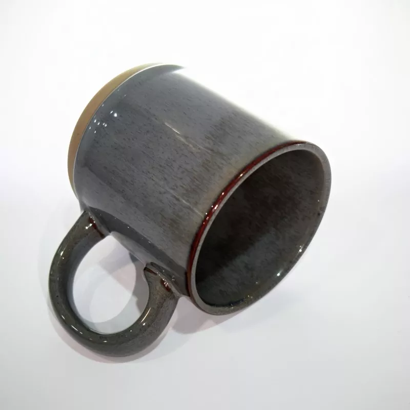 Taza gris de viaje de cerámica moderna simple